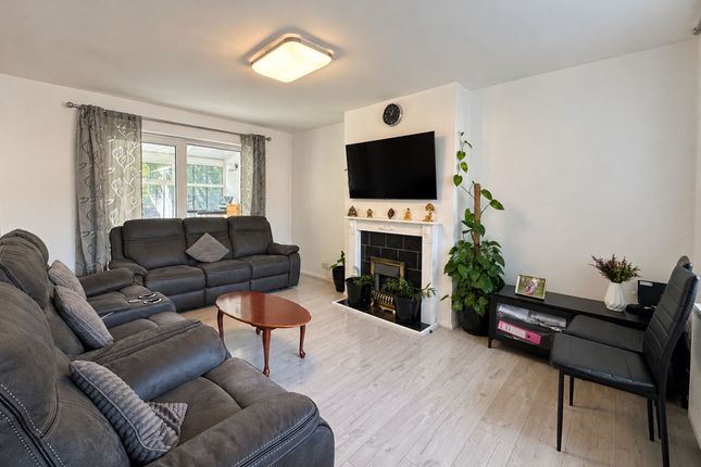 7 Springway Close, Leicester photo 3