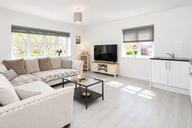 Woodfield Close, Ashtead photo 2