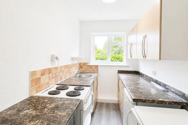 Flat 18, Crescent Mansions, Mount Radford Crescent, Exeter photo 4