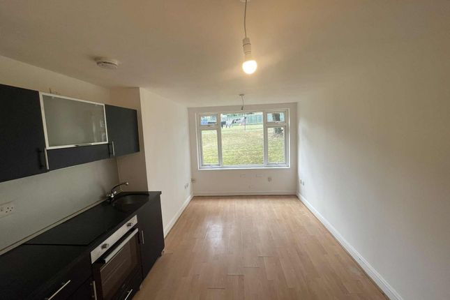 4, Weavers Brook, Halifax photo 4