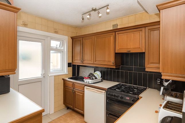 232, Ash Grove, Greater London photo 4
