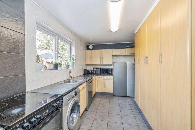 25, Ashridge Drive, Watford photo 4