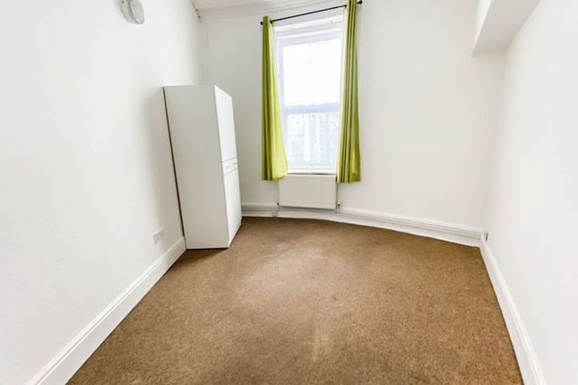 First Floor Flat, 51 West Hill Road, Bournemouth photo 5