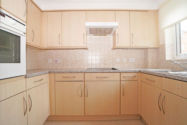6, Cobbett Court, Highworth photo 3