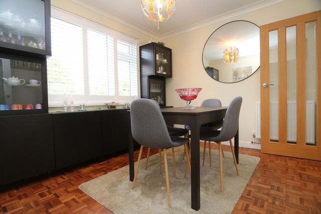 17 Willow Crescent, Barry photo 3