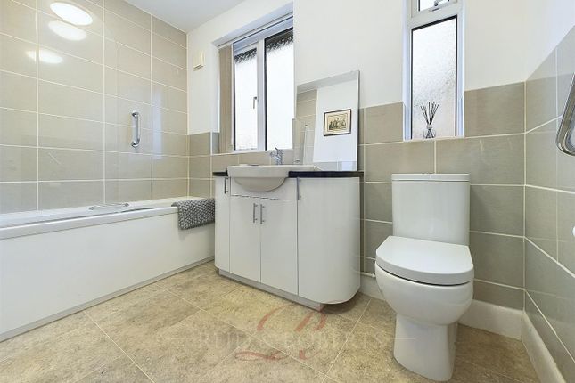 Cynlas, Gwernaffield Road, Mold photo 4