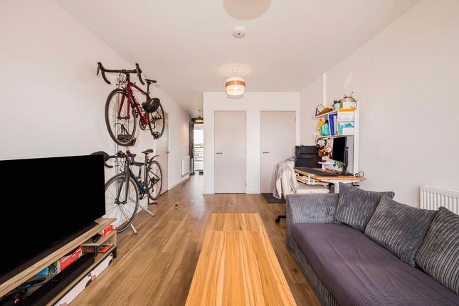Flat 56, Pioneer Court, London photo 3
