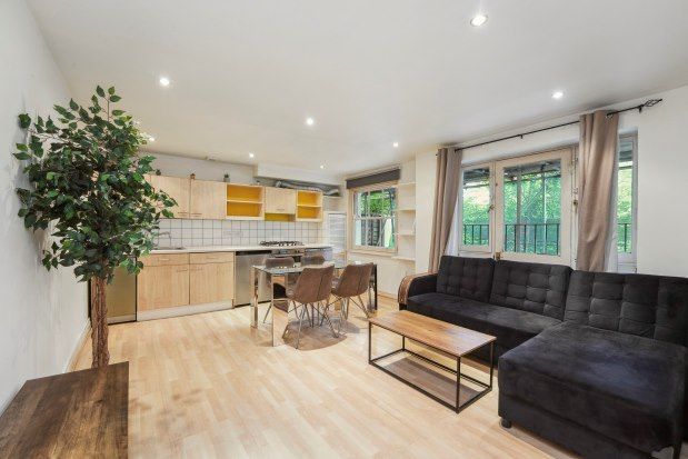 Thumbnail Flat to rent in 96 Chepstow Road, London