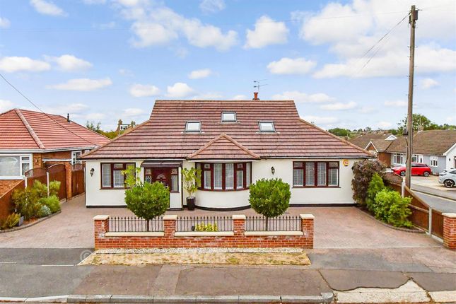 29, Alfred Gardens, Wickford photo 2