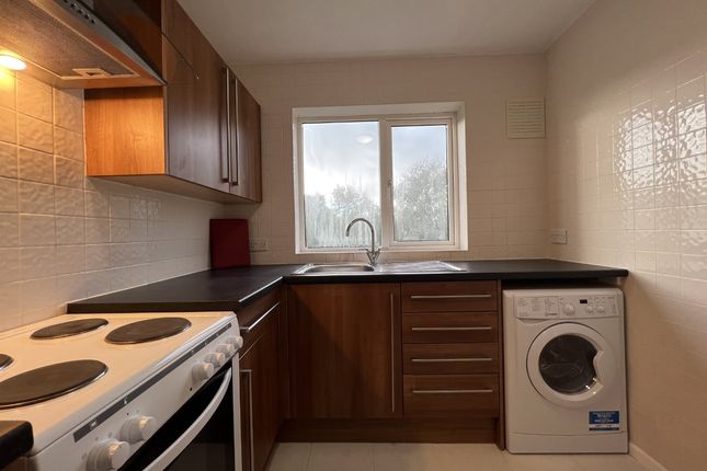 187, Bowfell Court, Coventry photo 3