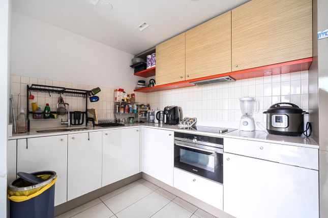 Apartment 409, 1, Tidal Basin Road, Royal Victoria photo 4