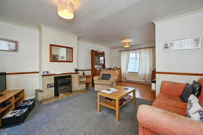30, Wood Lane, Warrington photo 3