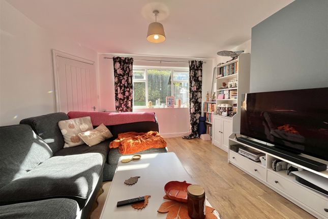 46, Cliffe Road, Glossop photo 3