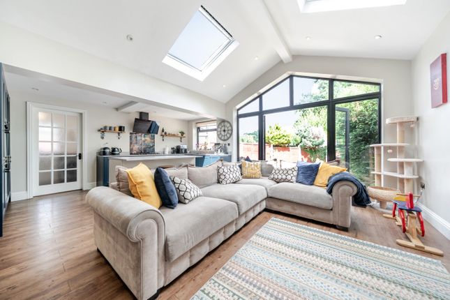4, Woodhall Park Drive, Pudsey photo 3