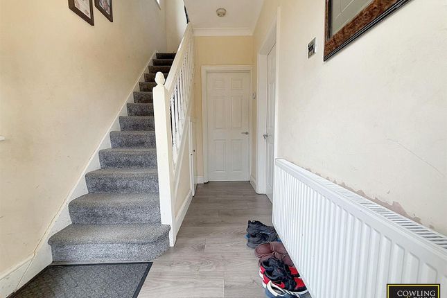 10a, Bruce Grove, Wickford photo 2
