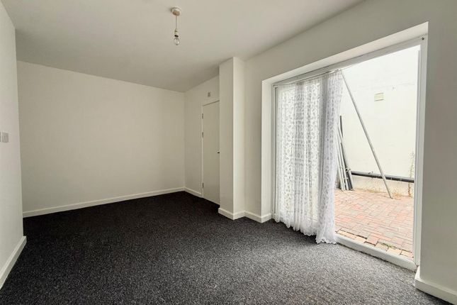 Flat 2, Elm House, Elm Road, Canvey Island photo 4