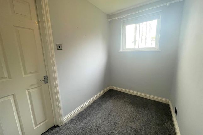 Flat 1 Vale Court, Station Approach, Aldershot photo 4