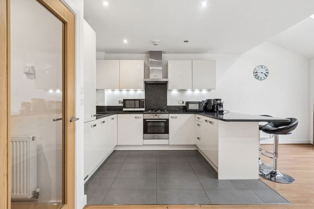 26 Chequers Avenue, High Wycombe photo 4