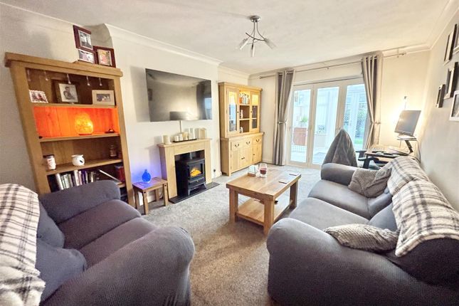 7, Dacombe Close, Poole photo 3