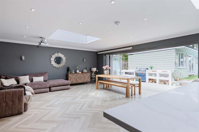 9, Chesswood Road, Worthing photo 4