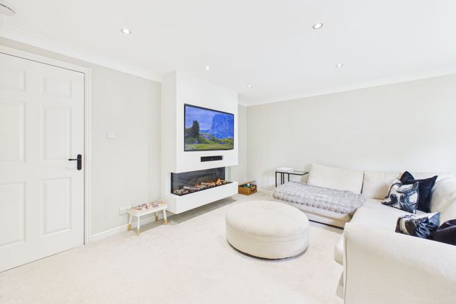 8 Leven Road, Hamilton photo 2