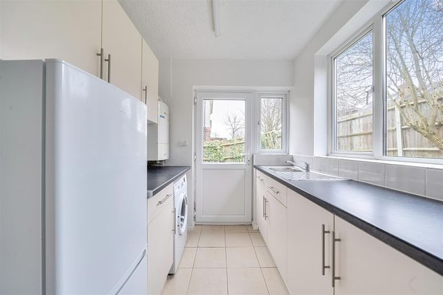 132, Chiltern Drive, Surbiton photo 3