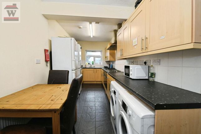 85, Chatsworth Crescent, Hounslow photo 2