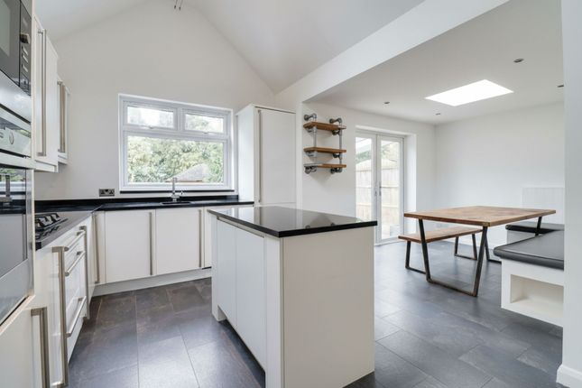 27 Rosemary Avenue, West Molesey photo 4