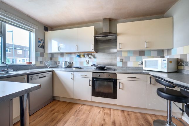 101 Eden Grove Road, Byfleet photo 2
