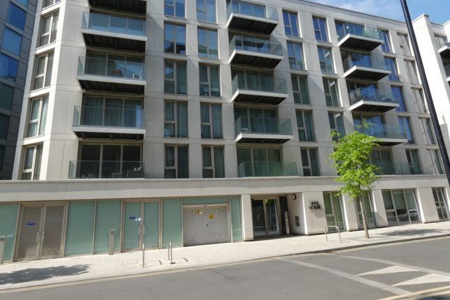 Flat to rent in Liner House, 12 Admiralty Avenue, London
