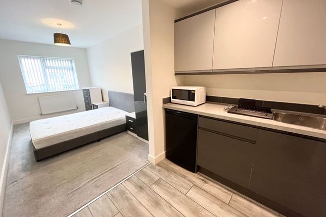 Bedroom/Kitchen