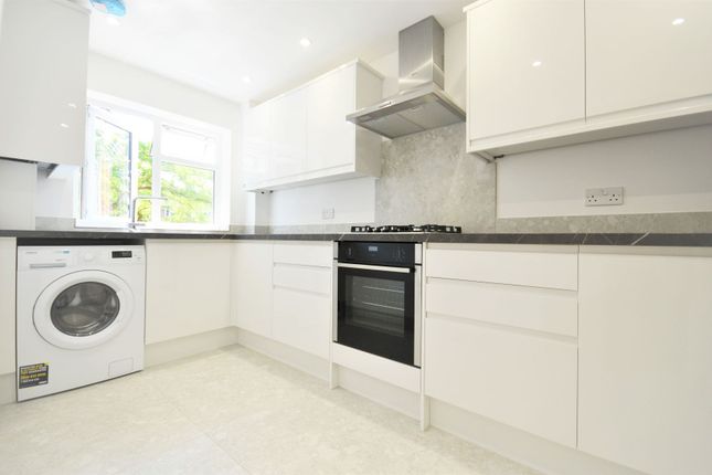 Thumbnail Flat to rent in Hamilton Road, London