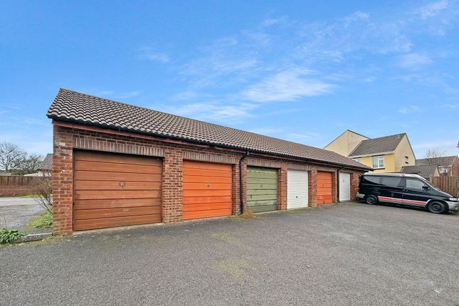 6, Laburnum Close, Frome photo 2
