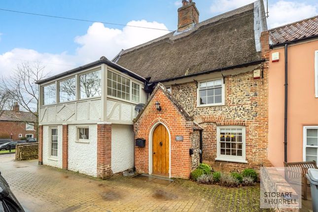 The Thatch Cottage, High Street, Norwich photo 4