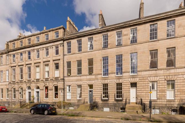 62660_Drummond_Place-003