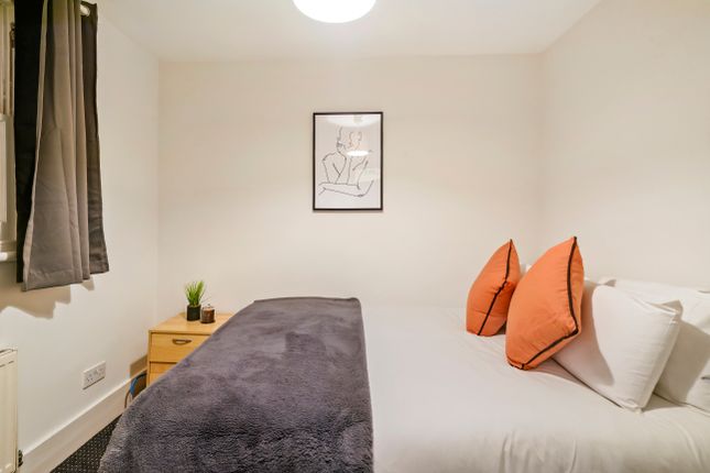 Room to rent in Lanark Place, London