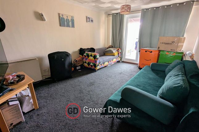 2, Camden Close, Chadwell St.Mary photo 2