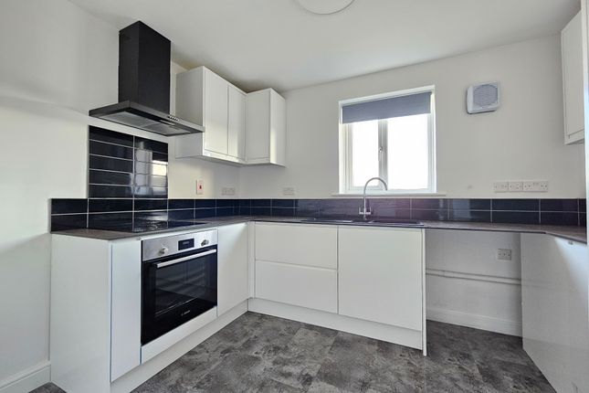 Flat 5, London photo 2