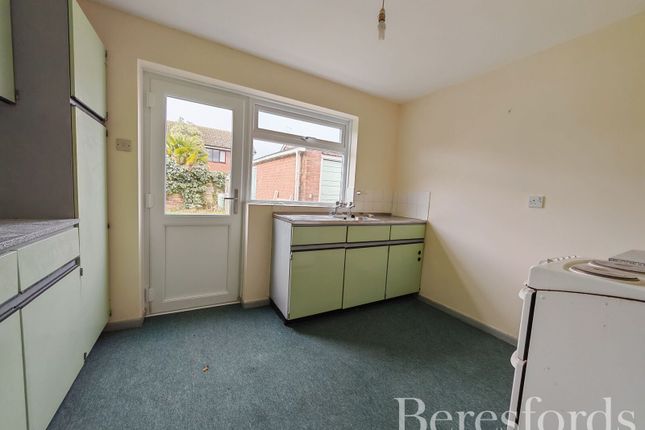 8, Meadow Way, Colchester photo 3