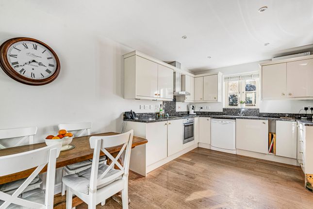 4, Painters Field, Cirencester photo 4