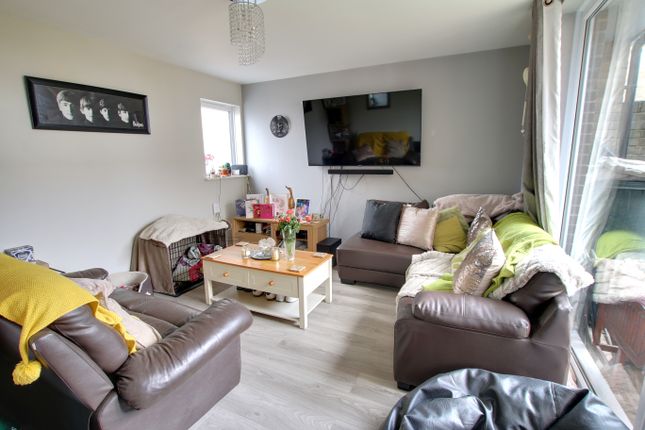 6, Southwell Close, March photo 2