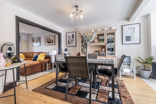 297 Snakes Lane East, Woodford Green, Greater London photo 4