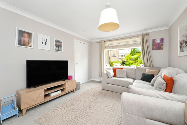 35, Glencross Gardens, Penicuik photo 2