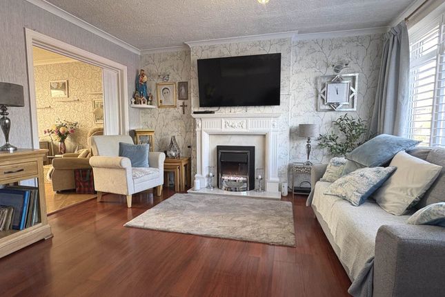 15, Huntingdon Avenue, Oldham photo 2