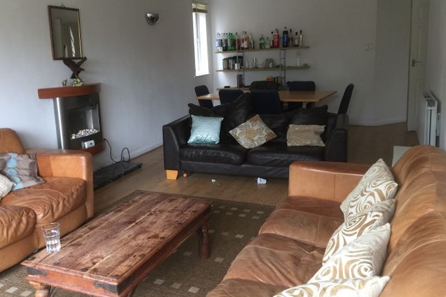 Shared accommodation to rent in Wollaton Drive, Nottingham