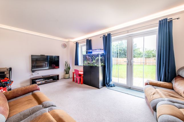 25, Pear Tree Orchard, Sittingbourne photo 4