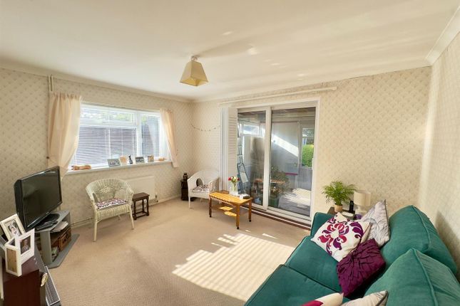 2, Andrews Close, Fleet photo 3