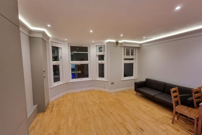 Flat to rent in Southwark Bridge Road, Borough