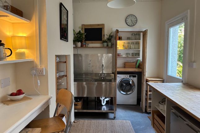 2, Warwick Avenue, Bristol photo 3