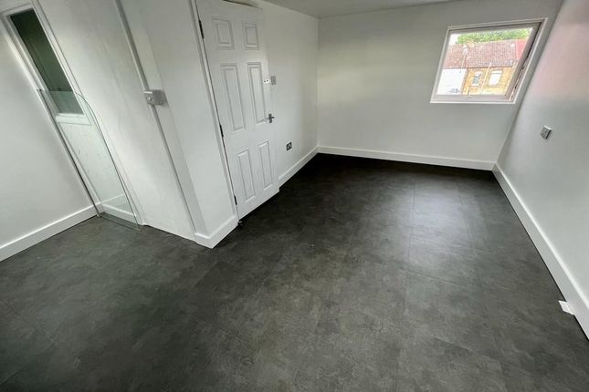 21, Townsend Road, Southall photo 4